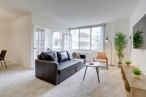 Awesome 1 BR Apt + Den At Crystal City With Gym
